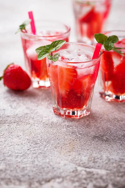 Sommer frisches Getränk Erdbeer Limonade — Stockfoto