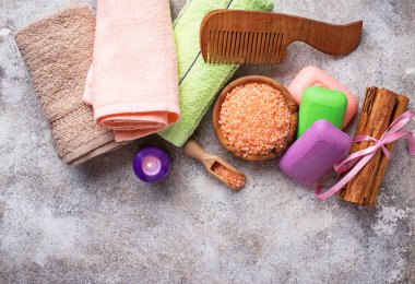 Sabun, deniz tuzu ve havlu