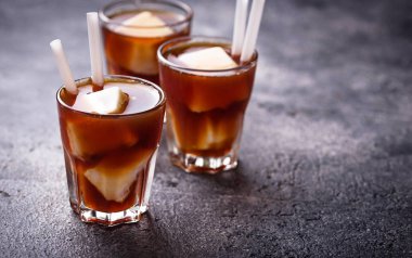 Donmuş sütlü buzlu kahve