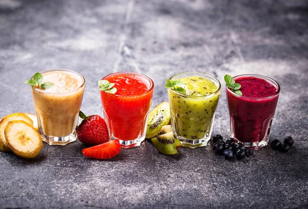 Karışım-in çeşitli sağlıklı smoothies