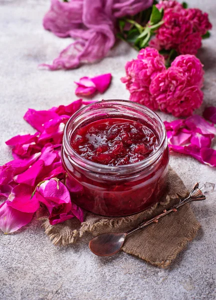 Confiture maison de pétales de rose — Photo