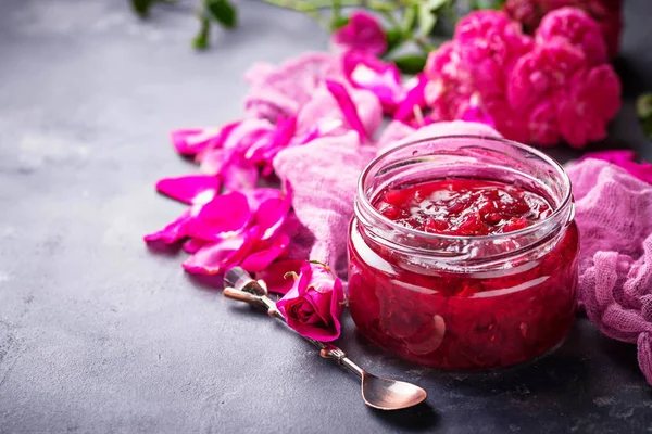 Confiture maison de pétales de rose — Photo