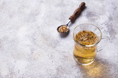 Açık renkli sağlıklı papatya çayı