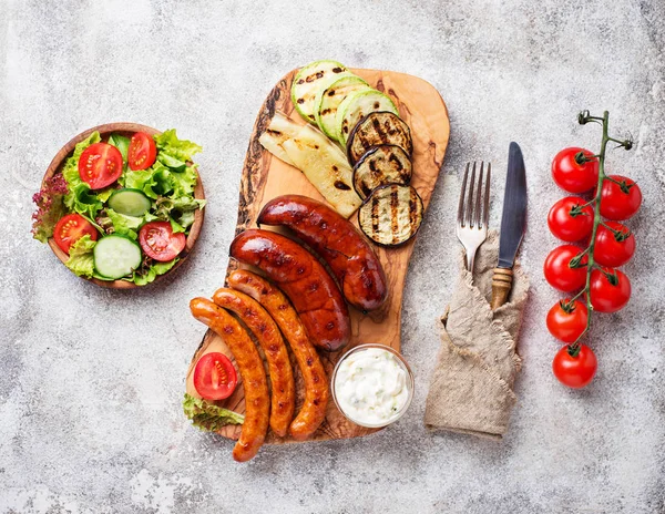 Izgara sosis ve sebze