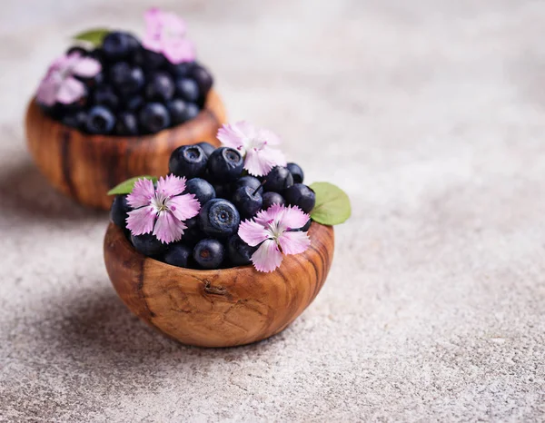 Fresh ripe blueberries in wooden bowl — Stock Photo, Image