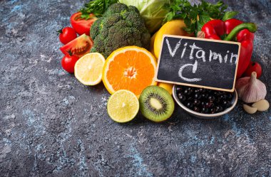 Besinler vitamin C. sağlıklı beslenme zengin