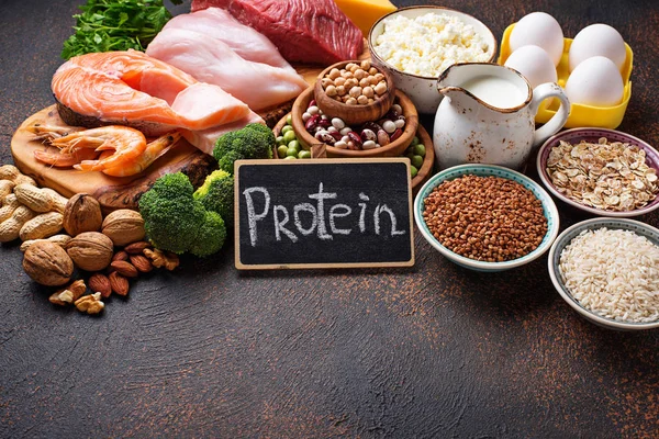 Sağlıklı gıda protein yüksek. Et, balık, süt ve süt ürünleri, Kuruyemiş ve fasulye