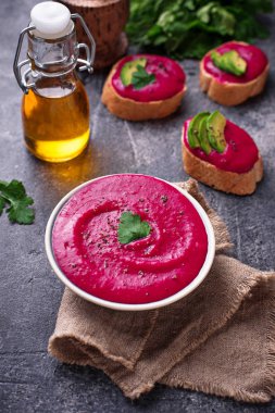 Pancar humus. Sağlıklı vejetaryen meze. Üstten Görünüm