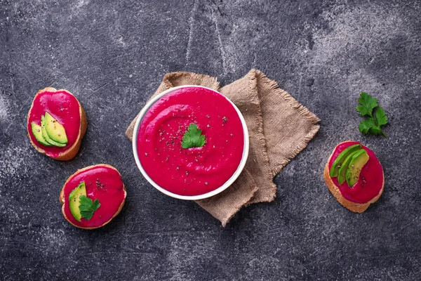 Pancar humus. Sağlıklı vejetaryen meze. Üstten Görünüm