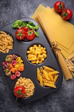 Makarna ve kiraz domates çeşitli tip