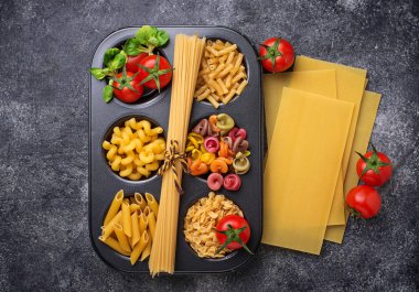 Makarna ve kiraz domates çeşitli tip