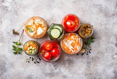 Fermente gıda. Kavanoz sebze korunmuş