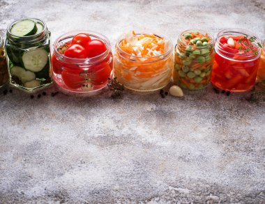 Fermente gıda. Kavanoz sebze korunmuş