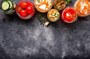 Fermente gıda. Kavanoz sebze korunmuş