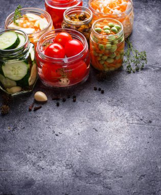 Fermente gıda. Kavanoz sebze korunmuş
