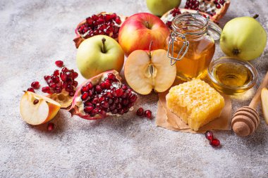 Tatlım, elma ve nar Rosh Hashana için