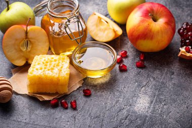Tatlım, elma ve nar Rosh Hashana için