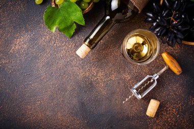 Üzüm, şarap ve vintage tirbuşon