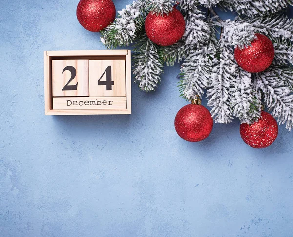 木製のカレンダーの 12 月 24 日 — ストック写真