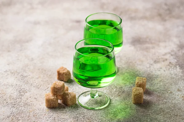 Lunettes d'absinthe à sucre brun — Photo