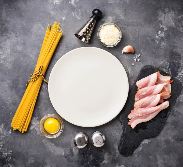 Ingredientes para cocinar pasta Carbonara — Foto de Stock