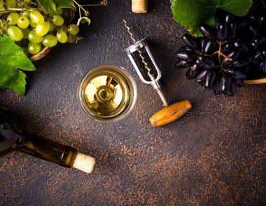 Üzüm, şarap ve vintage tirbuşon