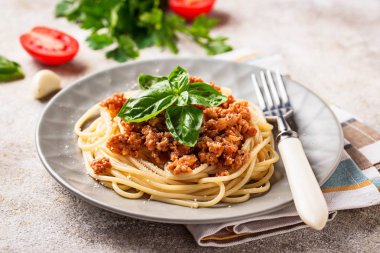 Bolognese makarna. Et soslu spagetti 