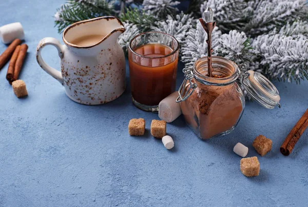 Ingredience pro vaření horká čokoláda nebo kakao — Stock fotografie