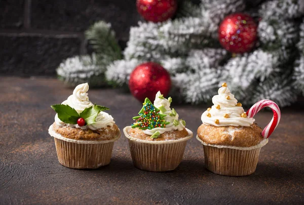 Prăjitură Festivă Crăciun Decorațiuni Diferite Alimente Petrecere — Fotografie, imagine de stoc