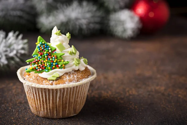 Cupcake Festivo Natal Com Creme Abeto Açúcar — Fotografia de Stock