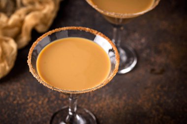 Çikolatalı martini kokteyl veya İrlandalı likör kremi 