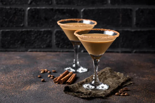 Cocktail de chocolate martini ou licor creme irlandês — Fotografia de Stock