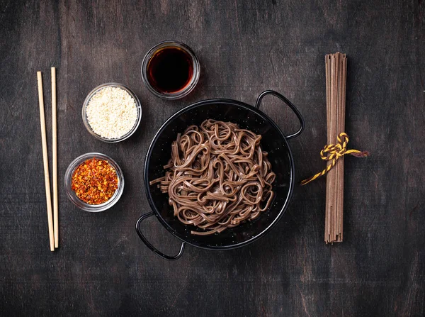 Fideos Asiáticos Soba Con Salsa Soja Sésamo Chile —  Fotos de Stock