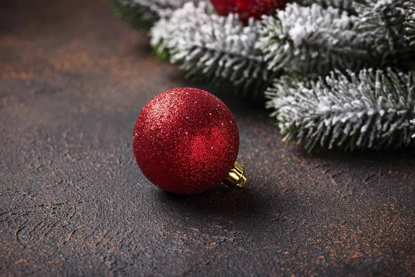 Boże Narodzenie Tło Gałęzi Drzewa Czerwone Kulki — Zdjęcie stockowe