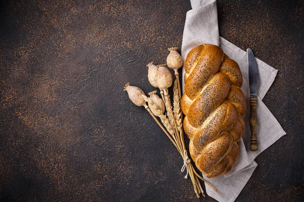 Tatlı Ekmek Ile Haşhaş Tohumu Üstten Görünüm Metin Için Yer — Stok fotoğraf