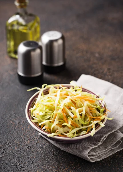 Coleslaw with cabbage, traditional American salad — Stock Photo, Image
