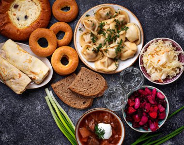 Geleneksel Rus yemekleri, tatlılar ve votka 