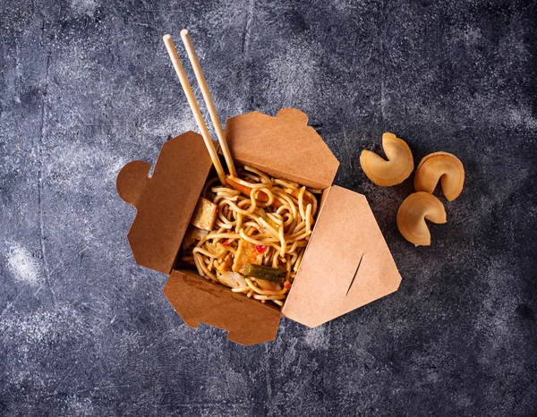 Caja Con Fideos Asiáticos Tradicionales Galletas Fortuna —  Fotos de Stock