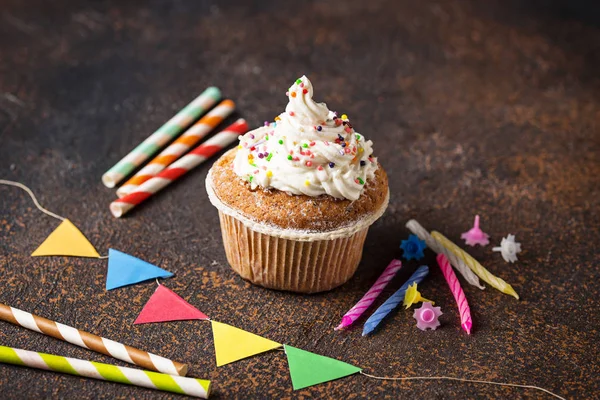 Birthday cupcake krém és dekoráció — Stock Fotó