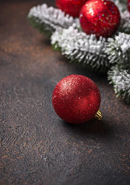 나무와 볼의 분기와 크리스마스 배경 — 스톡 사진
