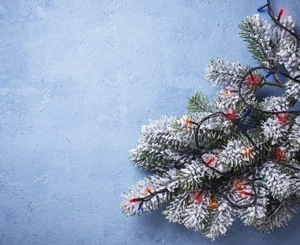 나무와 화 환 조명 크리스마스 배경 — 스톡 사진