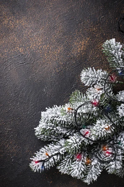 Χριστουγεννιάτικο φόντο με φώτα δέντρο και γιρλάντα — Φωτογραφία Αρχείου