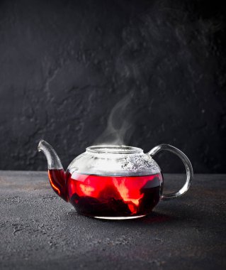 Kırmızı hibiscus çiçek çay cam çaydanlık 