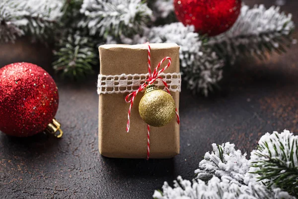 Fondo de Navidad con caja de regalo — Foto de Stock