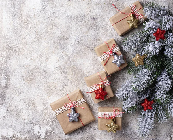 Caixas de presente de Natal em papel artesanal — Fotografia de Stock