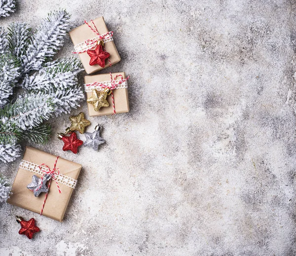 Caixas de presente de Natal em papel artesanal — Fotografia de Stock