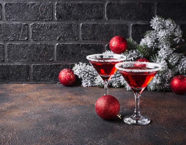 Karácsonyi ünnepi vörös martini koktél — Stock Fotó