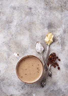 Kurşun geçirmez kahve Hindistan cevizi yağı ve tereyağı. Ketogenic düşük carb içki