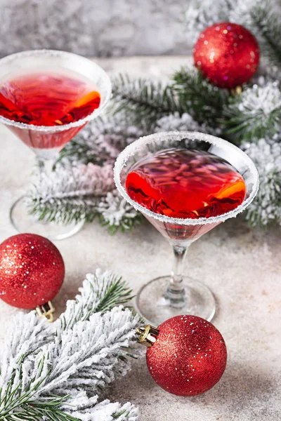 Kerst Feestelijke Cocktail Rode Martini Lichte Achtergrond — Stockfoto