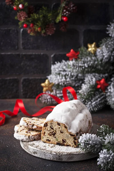 Traditionele Duitse kersttaart stollen — Stockfoto